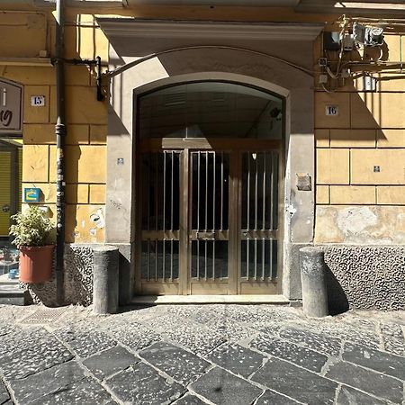 Tom Apartments Неаполь Экстерьер фото
